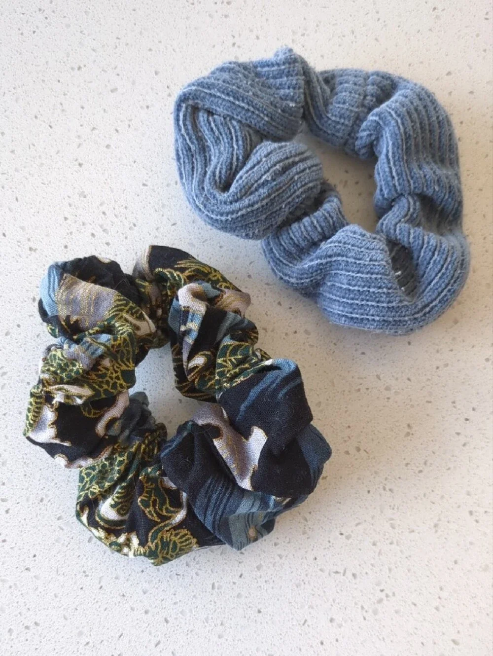 FREE W Purchase Assorted Women’s Hair Accessories Set - Black, Green, Blue